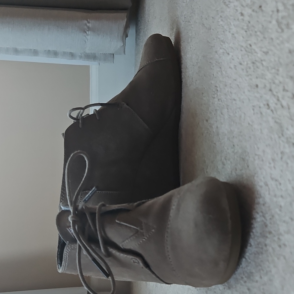 Toms Wedge shoes